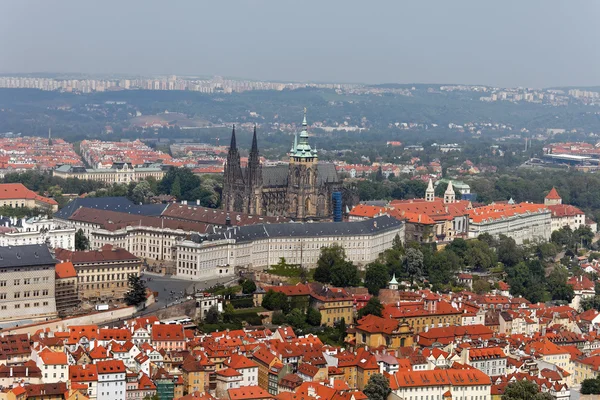Prague, vue sur la ville depuis la tour de guet de Petrin — Photo