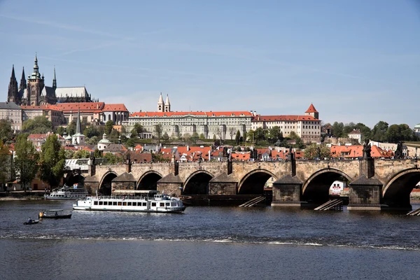 Prag, charles Köprüsü ve Prag hradcany castle — Stok fotoğraf
