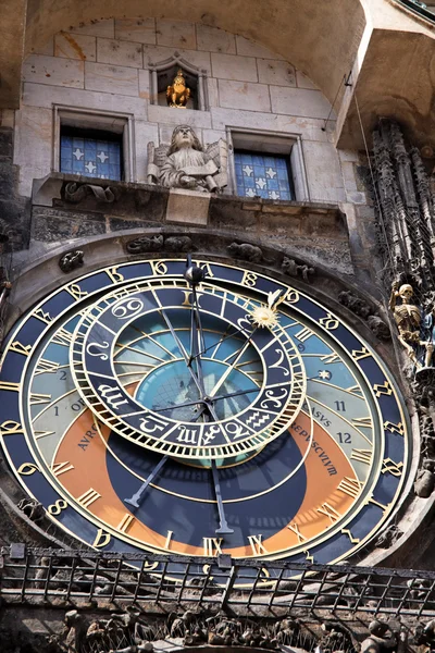 Prag astronomik saat üzerinde eski Belediye Binası — Stok fotoğraf