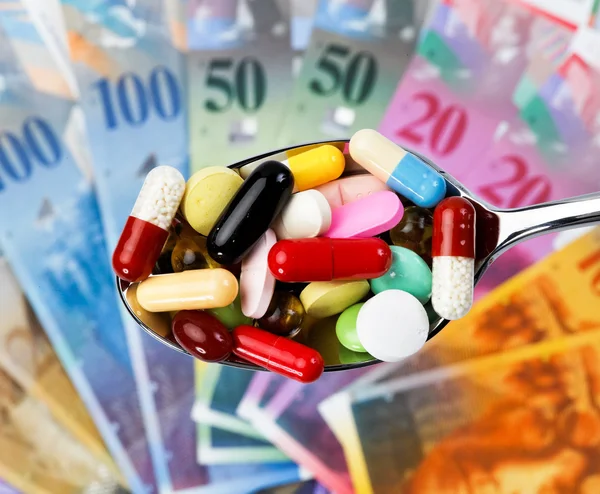 İsviçre Frangı ve tabletler — Stok fotoğraf