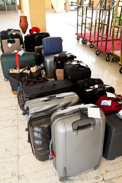 Luggage and suitcase of a tour group — Stock Photo, Image