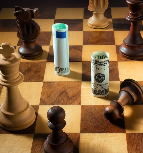 Chess with dollar and euro bill. dollar depreciation. — Stock Photo, Image