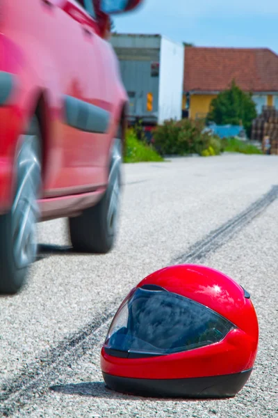 Bir motosiklet bir kaza. trafik kazaları ile skid işaretleri — Stok fotoğraf