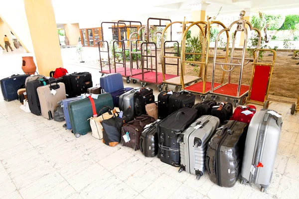 Luggage and suitcase of a tour group — Stock Photo, Image