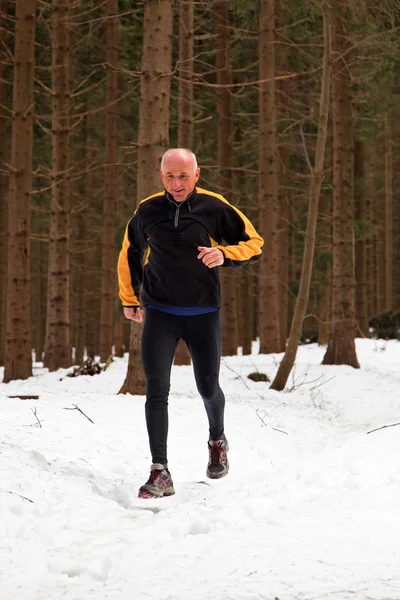Senior running when jogging in the winter — Stock Photo, Image