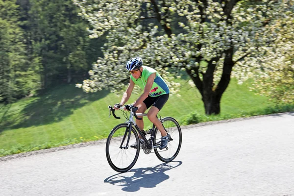 Senior med mountain bike cykel — Stockfoto