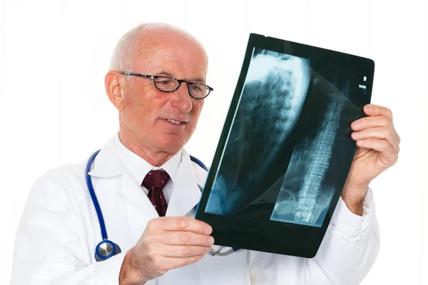 Radiologe mit Röntgenbild — Stockfoto