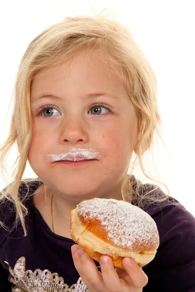 Kind im Karneval mit Krapfen. Donuts — Stockfoto