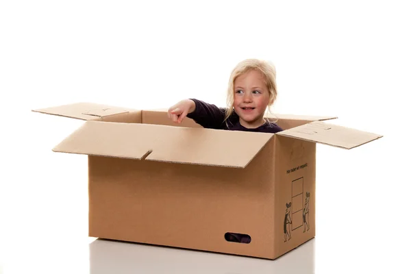 Niño en caja móvil. si el movimiento a caja . — Foto de Stock