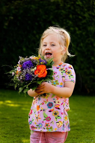 Child with a bouquet of flowers. gift for mother — Stock Photo, Image