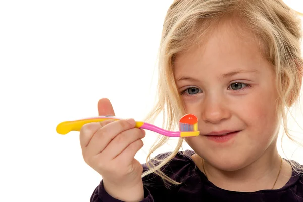 Kind tijdens tand borstelen. tandenborstel en tand plakken — Stockfoto