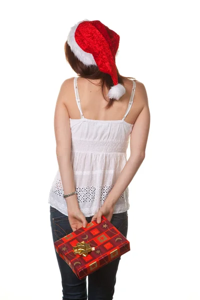 Hezká mladá žena s vánočním balíčkem — Stock fotografie