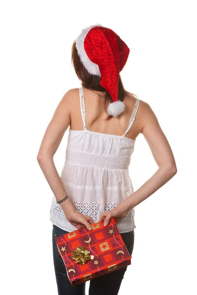 Hübsche junge Frau mit Weihnachtspaket — Stockfoto
