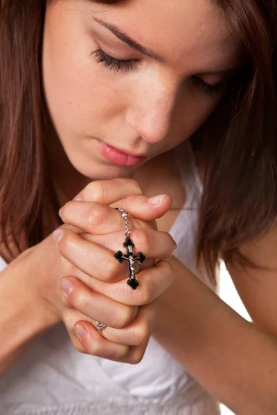 Orando mãos com uma menina cruz rezando mãos menina casada — Fotografia de Stock