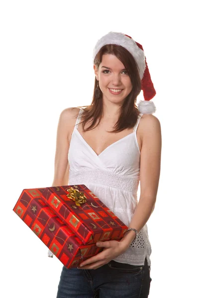 Jolie jeune femme avec paquet de Noël — Photo