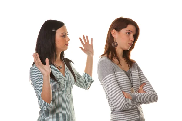 Las mujeres están enojadas y ofendidas cuando discuten —  Fotos de Stock