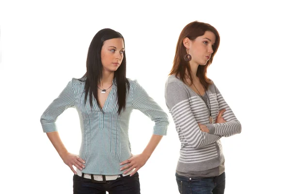 As mulheres estão zangadas e ofendidas quando discutem — Fotografia de Stock