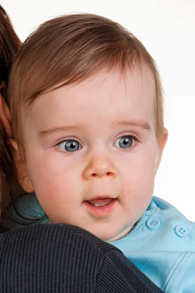Büyük bir çocuk göz ile genç bir çocuk portresi — Stok fotoğraf