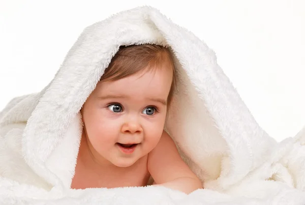 Pequeno cobertor de bebê criança surpreso — Fotografia de Stock