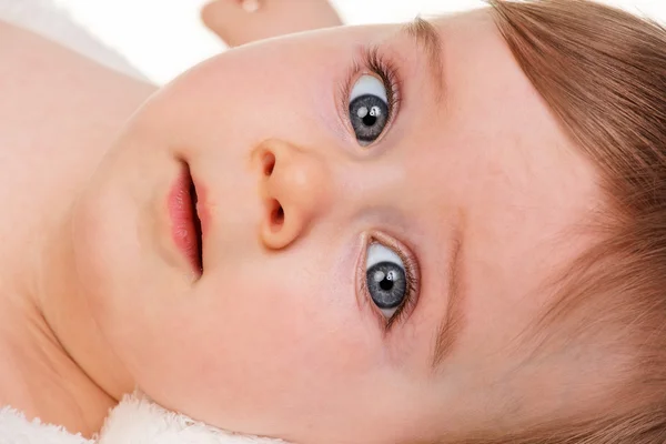 Kopfporträt eines Kleinkindes - ein Baby mit großen — Stockfoto