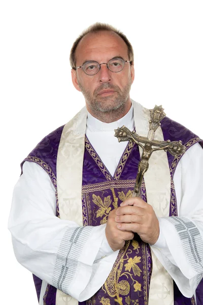 Sacerdote católico com cruz — Fotografia de Stock