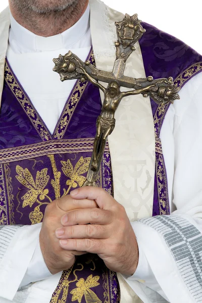 Sacerdote católico com cruz — Fotografia de Stock