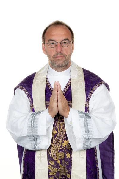 Καθολικός ιερέας προσεύχεται — Φωτογραφία Αρχείου