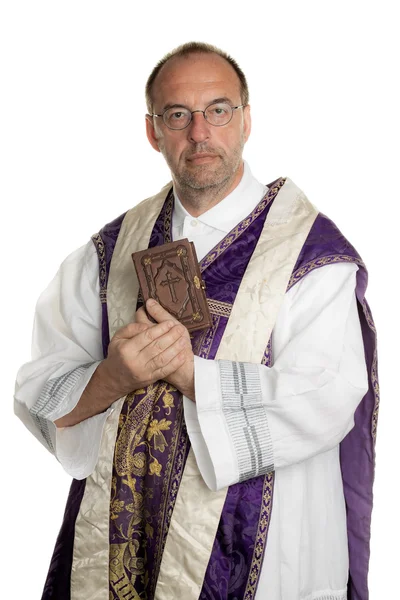 Sacerdote católico com Bíblia — Fotografia de Stock