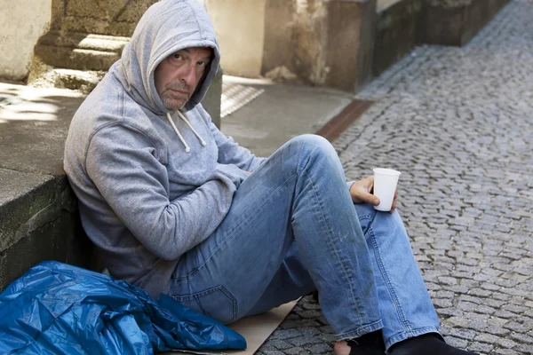 Unemployed homeless beggar is — Stock Photo, Image