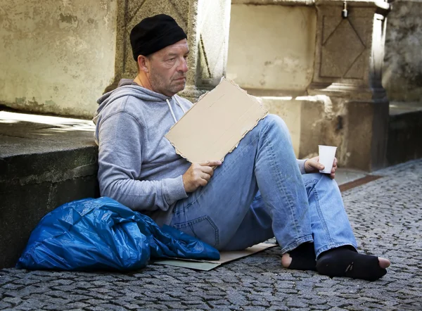 Werklozen dakloze bedelaar is — Stockfoto