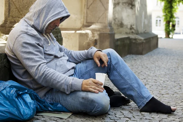 Unemployed homeless beggar is — Stock Photo, Image