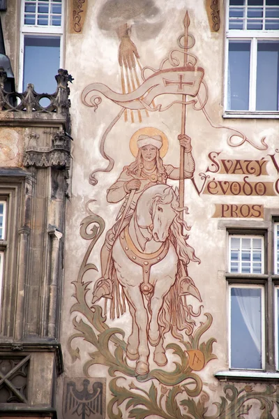 Prague, place de la Vieille Ville, maison Venceslas avec saint — Photo