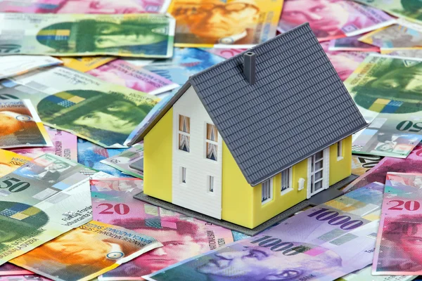 Finansowanie domu we frankach szwajcarskich — Zdjęcie stockowe