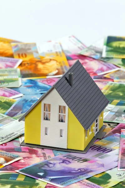 İsviçre Frangı bir ev finansman — Stok fotoğraf
