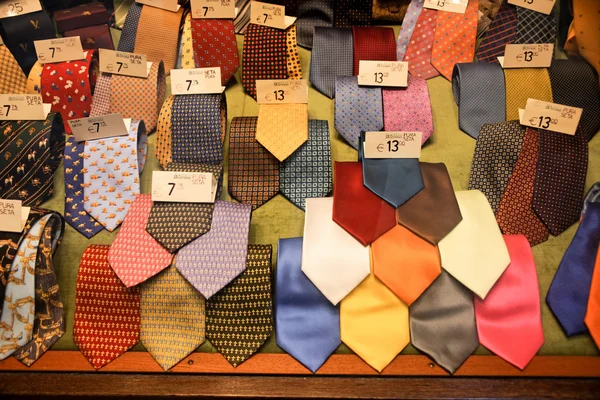 Cravates en soie design italien coloré — Photo