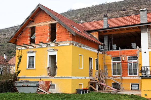 E modernização, para remodelar uma casa velha — Fotografia de Stock