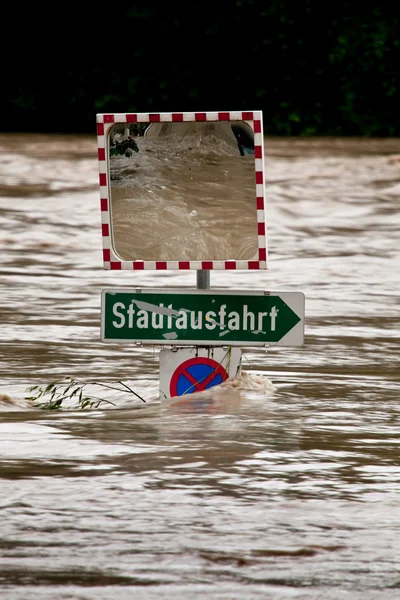 Overstromingen tijdens hoog water na regen — Stockfoto