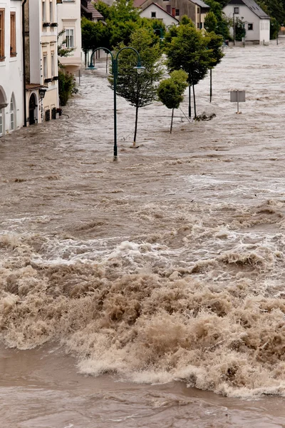 Overstromingen tijdens hoog water na regen — Stockfoto