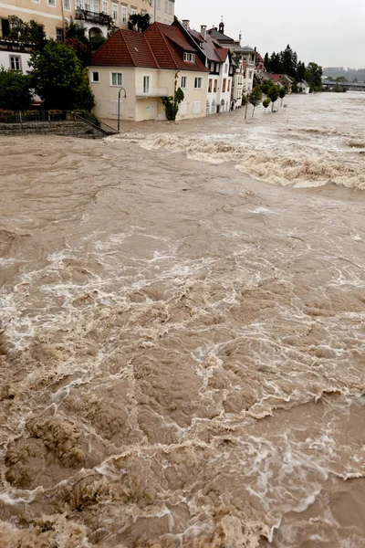 Inondazioni durante l'acqua alta dopo la pioggia — Foto Stock