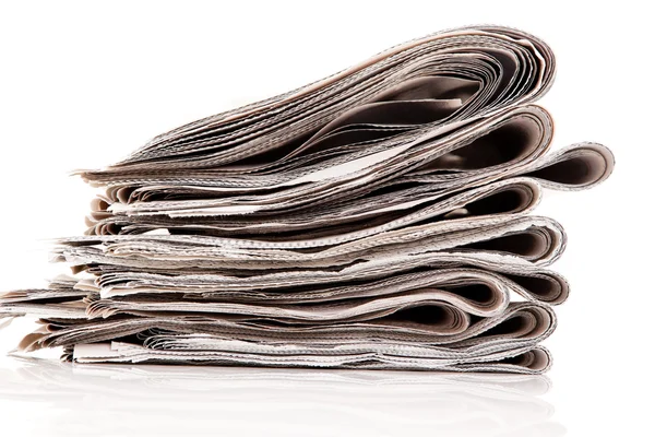 Stackar av gamla tidningar och tidskrifter — Stockfoto