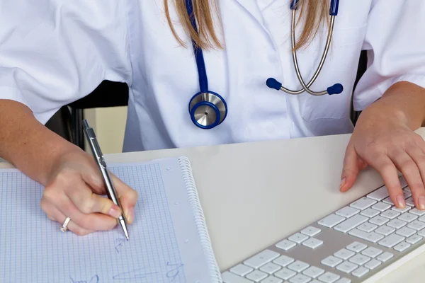 Young doctor in the practice — Stock Photo, Image