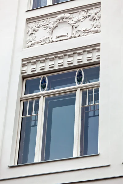 Bellamente renovado edificio art nouveau — Foto de Stock