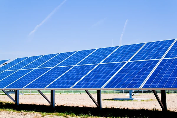 Alternatywne źródła energii słonecznej. — Zdjęcie stockowe