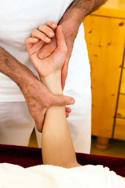 Vila och avkoppling genom massage — Stockfoto