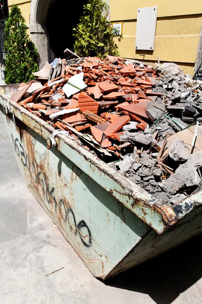Будівельне сміття на будівельному майданчику — стокове фото