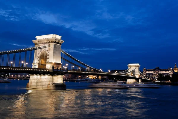 Hongarije, Boedapest, chain bridge. — Stockfoto
