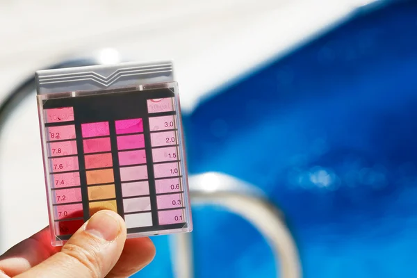 stock image Chlorine and ph testing in pool