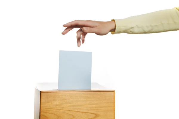 Frauen bei Wahlen mit Stimmzettel und Wahlurne — Stockfoto