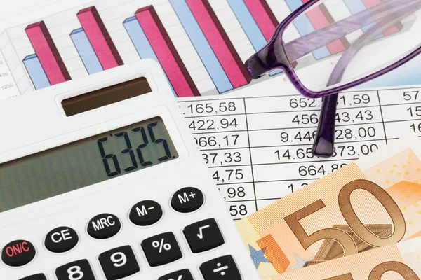 Grafische rekenmachine en een balans — Stockfoto