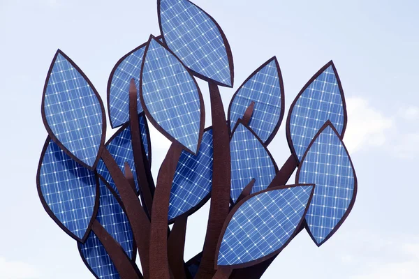 Uma árvore de células solares — Fotografia de Stock
